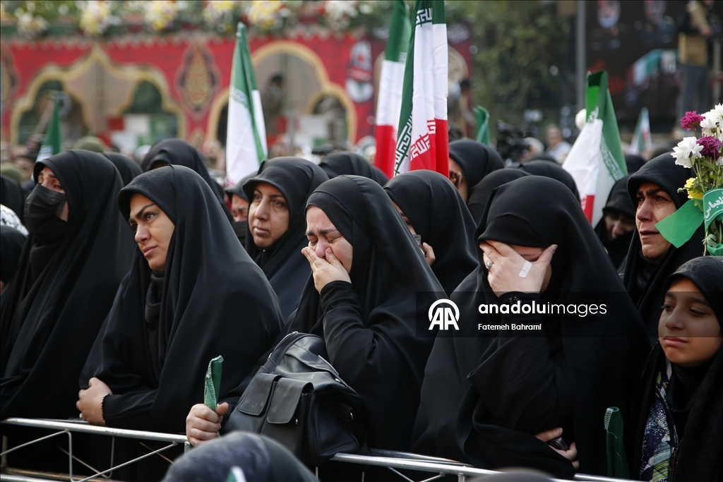 В Иране простились с неизвестными солдатами, погибшими в войне с Ираком