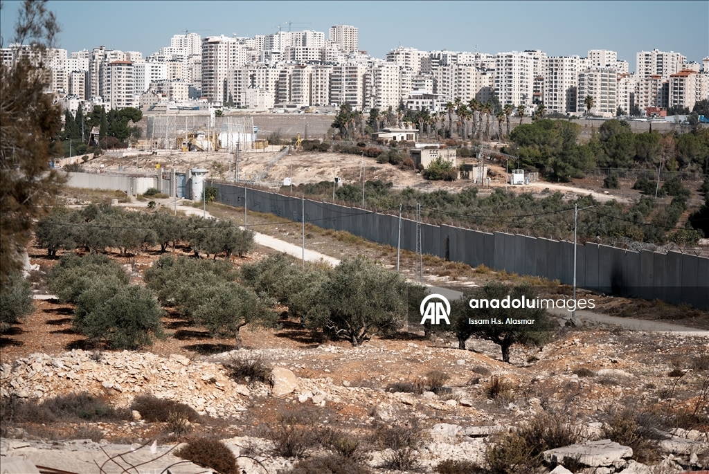 عائلة حمد.. إنذار إسرائيلي لابتلاع البيت والذكريات 