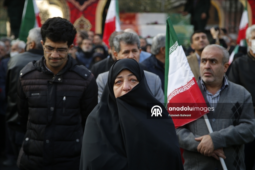 В Иране простились с неизвестными солдатами, погибшими в войне с Ираком