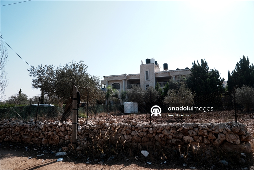 عائلة حمد.. إنذار إسرائيلي لابتلاع البيت والذكريات 