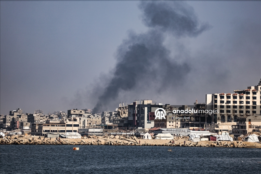 Gazze'de patlamamış mühimmatın infilak etmesi sonucu bölgeden dumanlar yükseldi