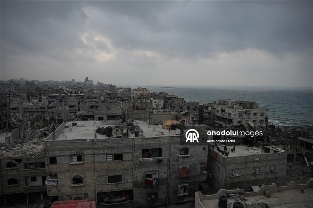 Gazze'de Filistinli ailelerin enkaz arasındaki günlük yaşamı