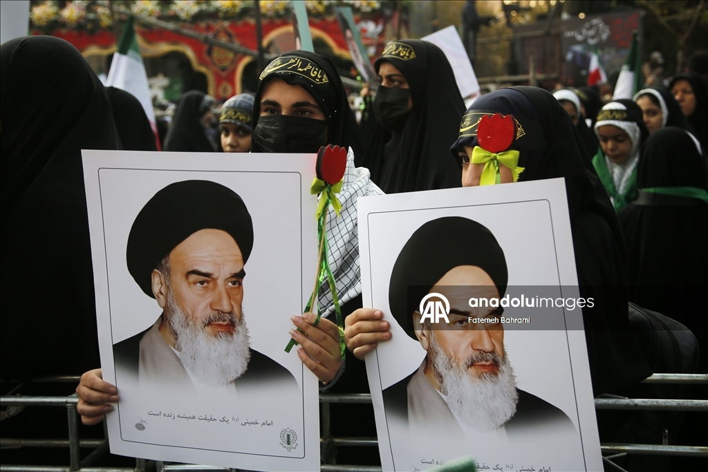 В Иране простились с неизвестными солдатами, погибшими в войне с Ираком