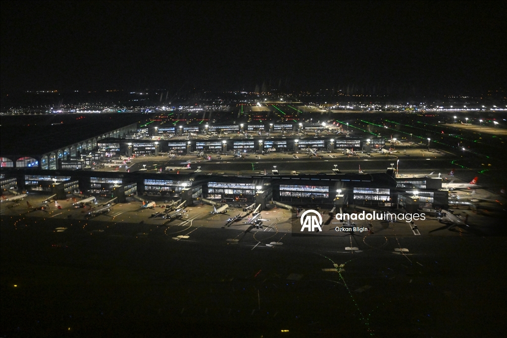 Огни ночных городов с иллюминатора самолета