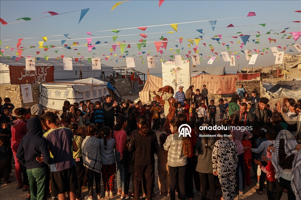 Volunteers organize event for Palestinian children affected by Israeli attacks