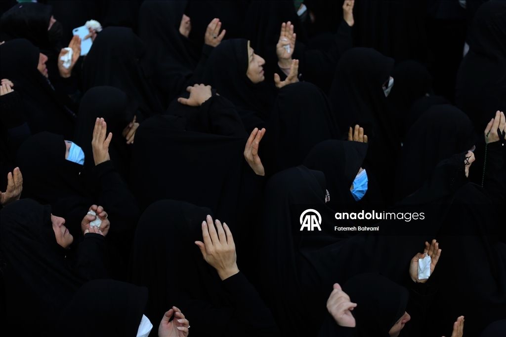 В Иране простились с неизвестными солдатами, погибшими в войне с Ираком