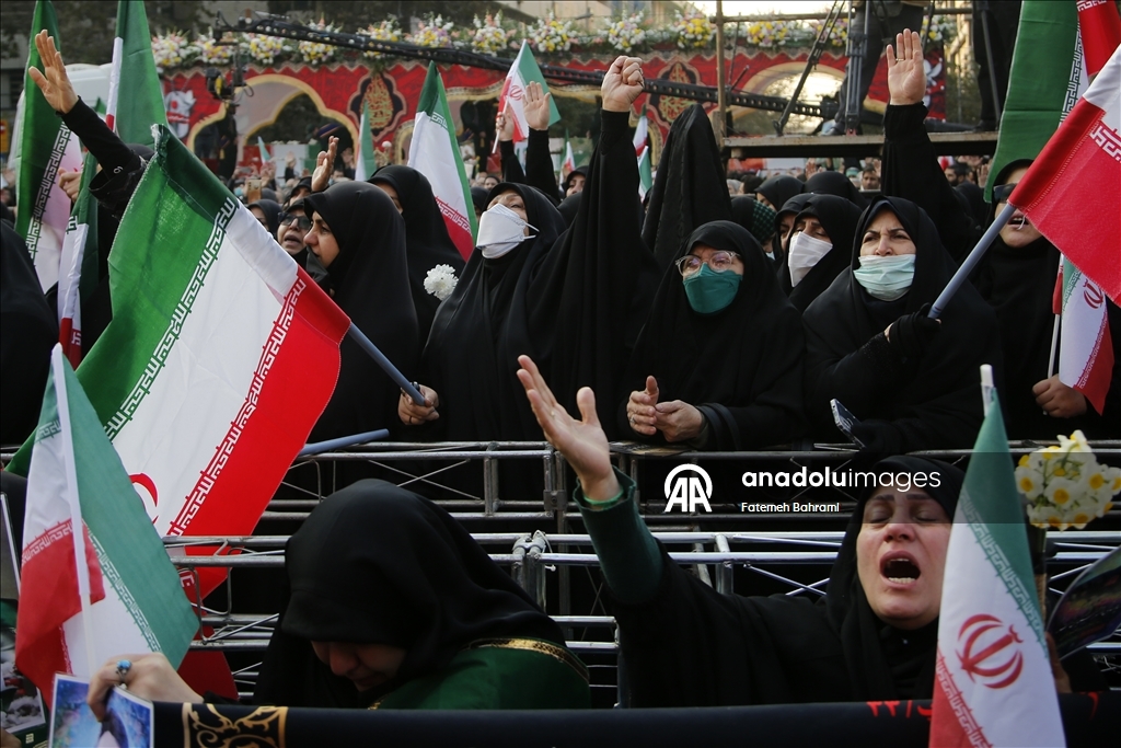 В Иране простились с неизвестными солдатами, погибшими в войне с Ираком