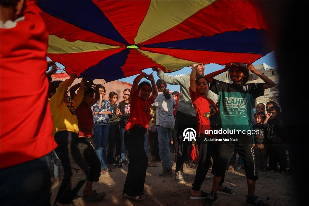 Volunteers organize event for Palestinian children affected by Israeli attacks