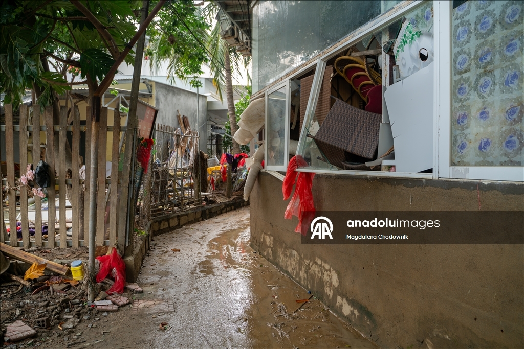 Vietnam'da şiddetli yağışların neden olduğu sellerde ölü sayısı 91'e yükseldi