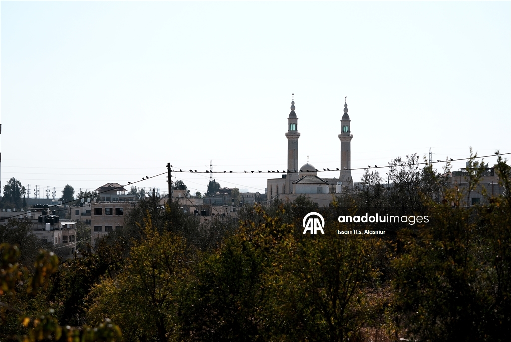 عائلة حمد.. إنذار إسرائيلي لابتلاع البيت والذكريات 