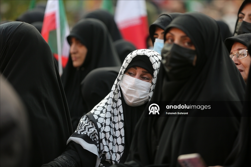 В Иране простились с неизвестными солдатами, погибшими в войне с Ираком