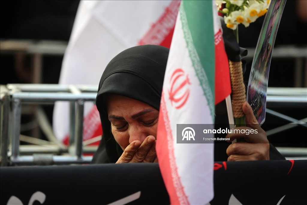 В Иране простились с неизвестными солдатами, погибшими в войне с Ираком