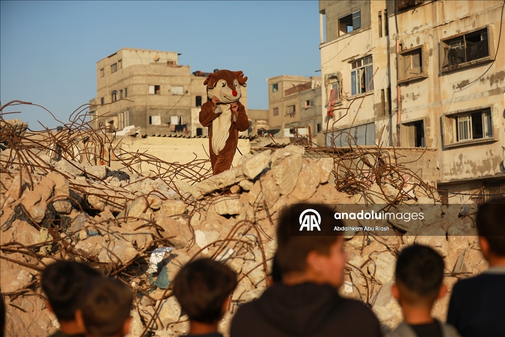 Volunteers organize event for Palestinian children affected by Israeli attacks