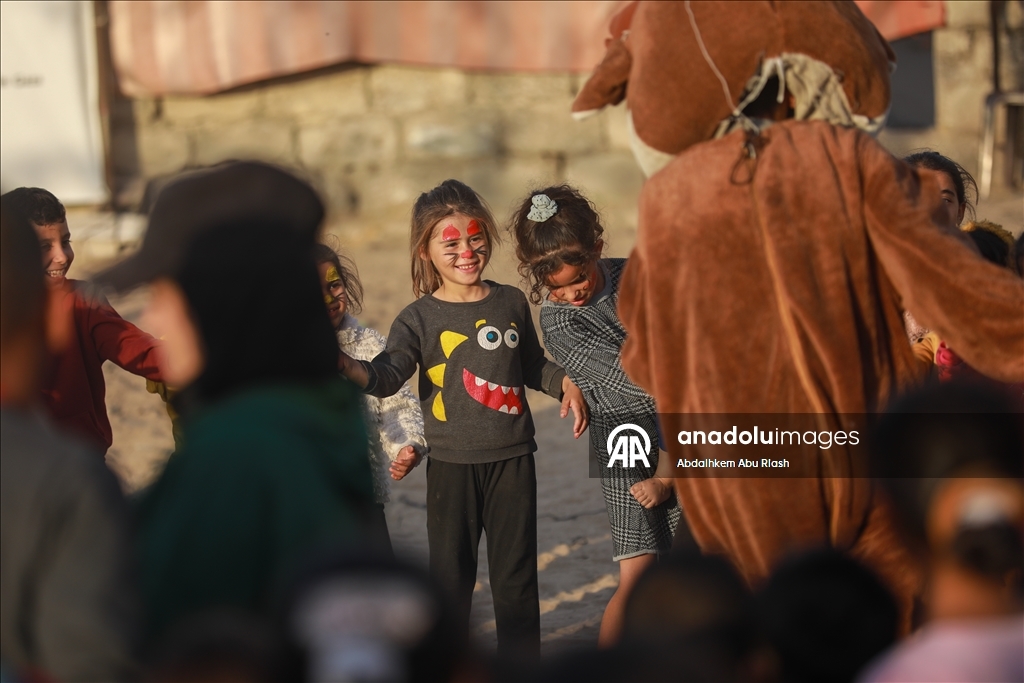 Volunteers organize event for Palestinian children affected by Israeli attacks