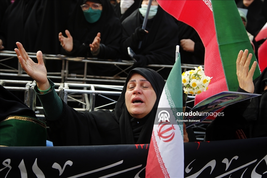 В Иране простились с неизвестными солдатами, погибшими в войне с Ираком