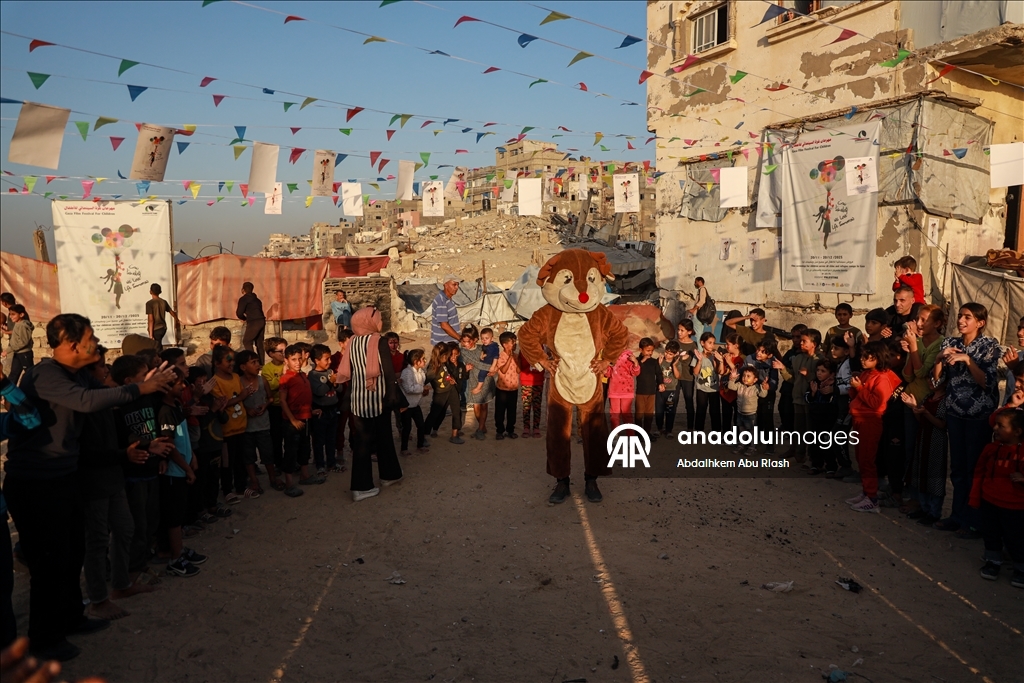 Volunteers organize event for Palestinian children affected by Israeli attacks