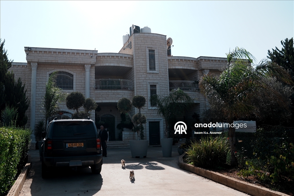 عائلة حمد.. إنذار إسرائيلي لابتلاع البيت والذكريات 