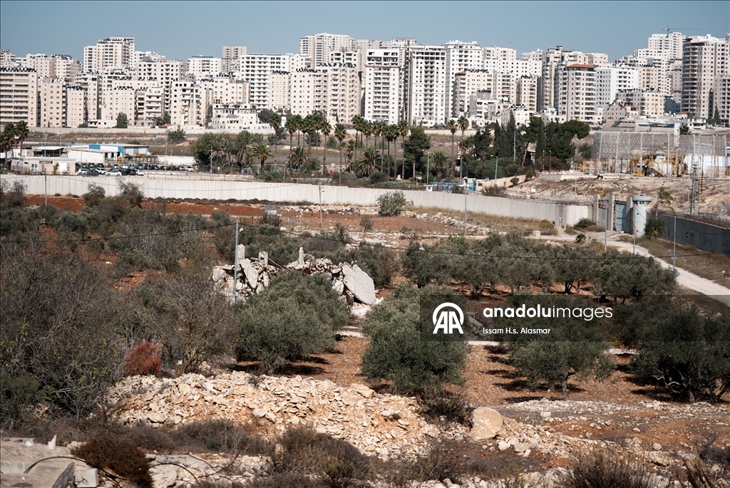 عائلة حمد.. إنذار إسرائيلي لابتلاع البيت والذكريات 