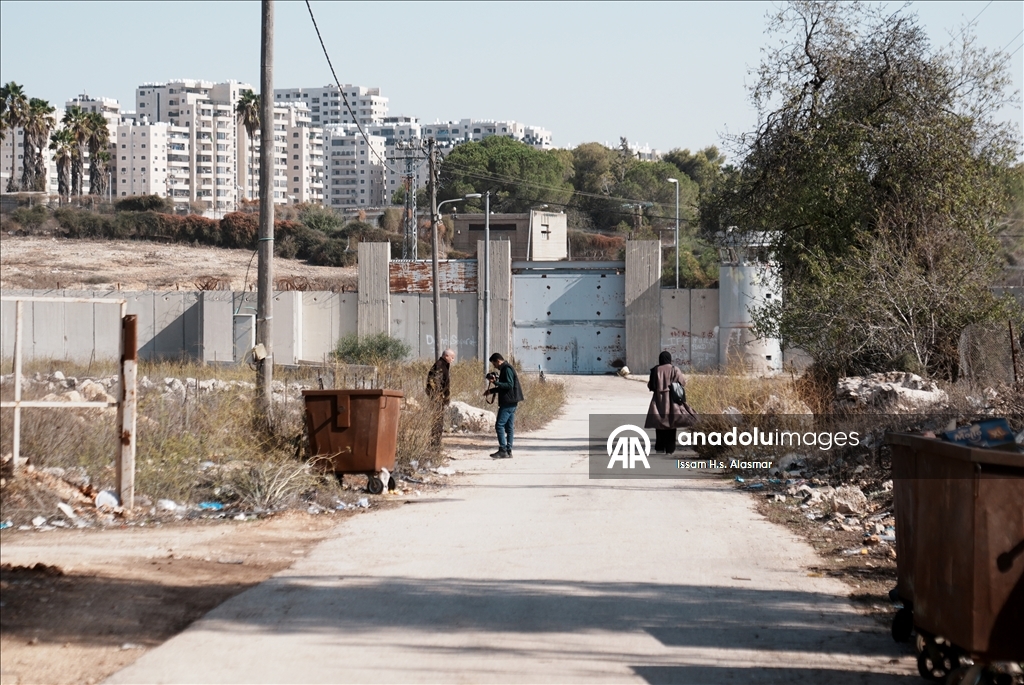 عائلة حمد.. إنذار إسرائيلي لابتلاع البيت والذكريات 