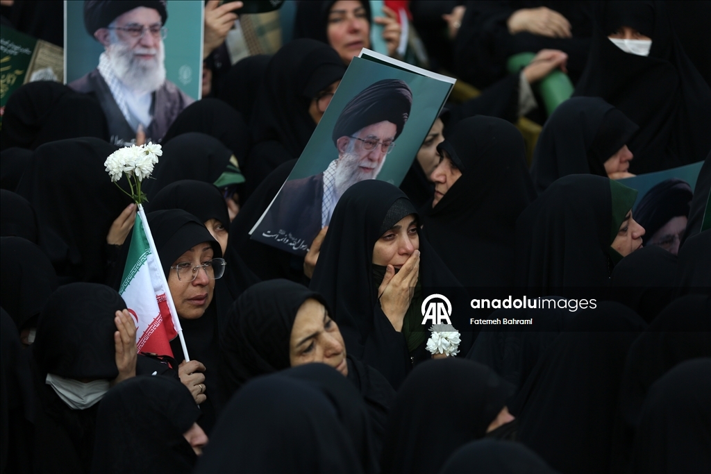 В Иране простились с неизвестными солдатами, погибшими в войне с Ираком