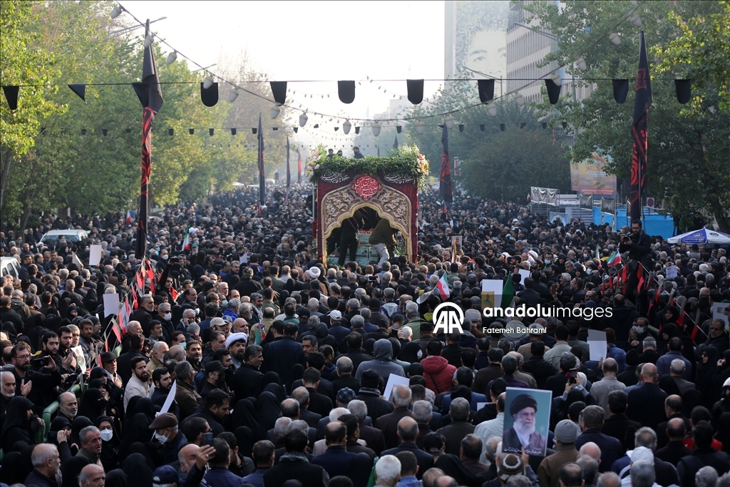 В Иране простились с неизвестными солдатами, погибшими в войне с Ираком