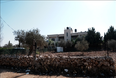 عائلة حمد.. إنذار إسرائيلي لابتلاع البيت والذكريات