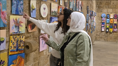 "لبنان بالألوان".. أطفال وشباب يجعلون صور الحرب لوحات أمل