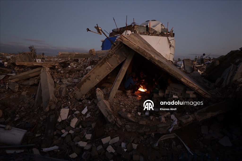 Şiddetli yağış nedeniyle Gazze Şeridi'nde çadırlar su altında kaldı