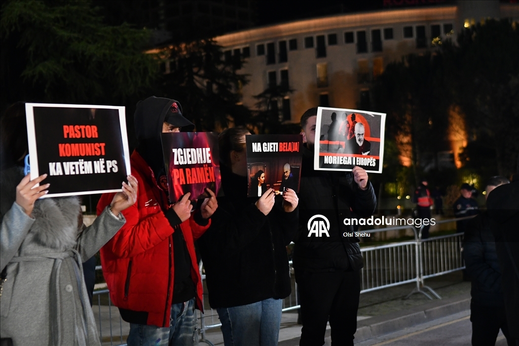 Антиправительственная акция в Албании