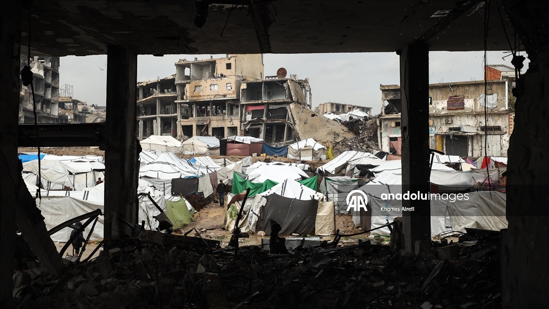 Şiddetli yağış nedeniyle Gazze Şeridi'nde çadırlar su altında kaldı