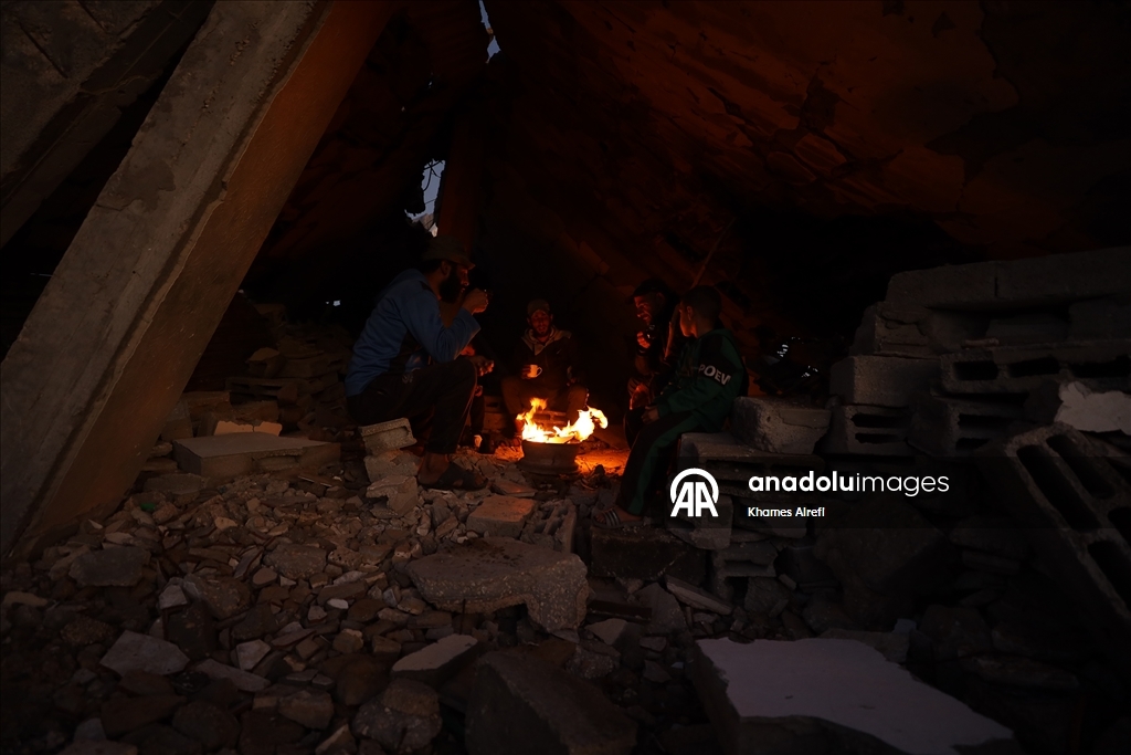 Şiddetli yağış nedeniyle Gazze Şeridi'nde çadırlar su altında kaldı