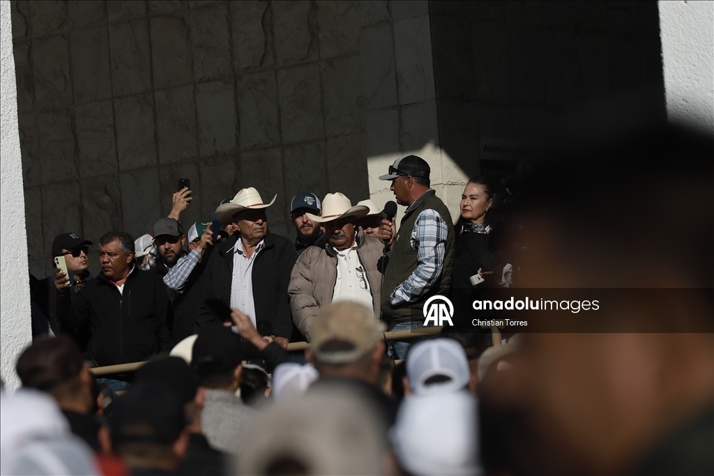 Мексиканские фермеры перекрыли дороги в Сьюдад-Хуаресе