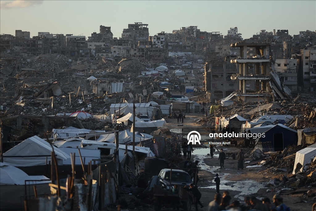 Şiddetli yağış nedeniyle Gazze Şeridi'nde çadırlar su altında kaldı