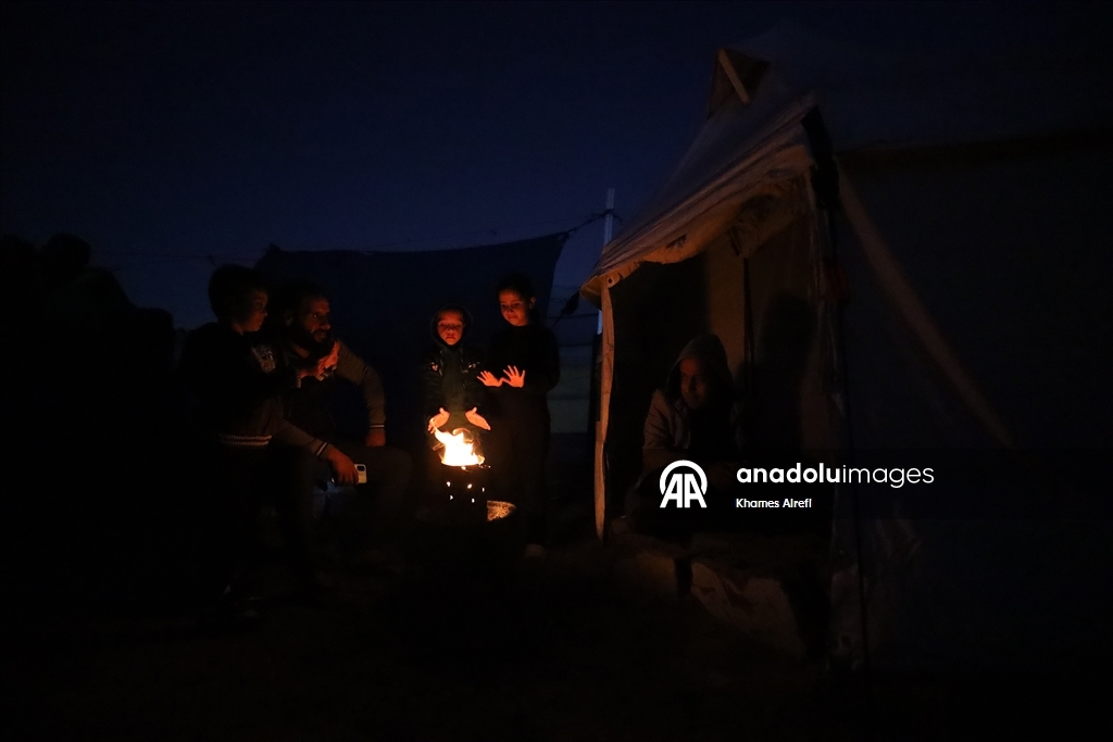 Şiddetli yağış nedeniyle Gazze Şeridi'nde çadırlar su altında kaldı