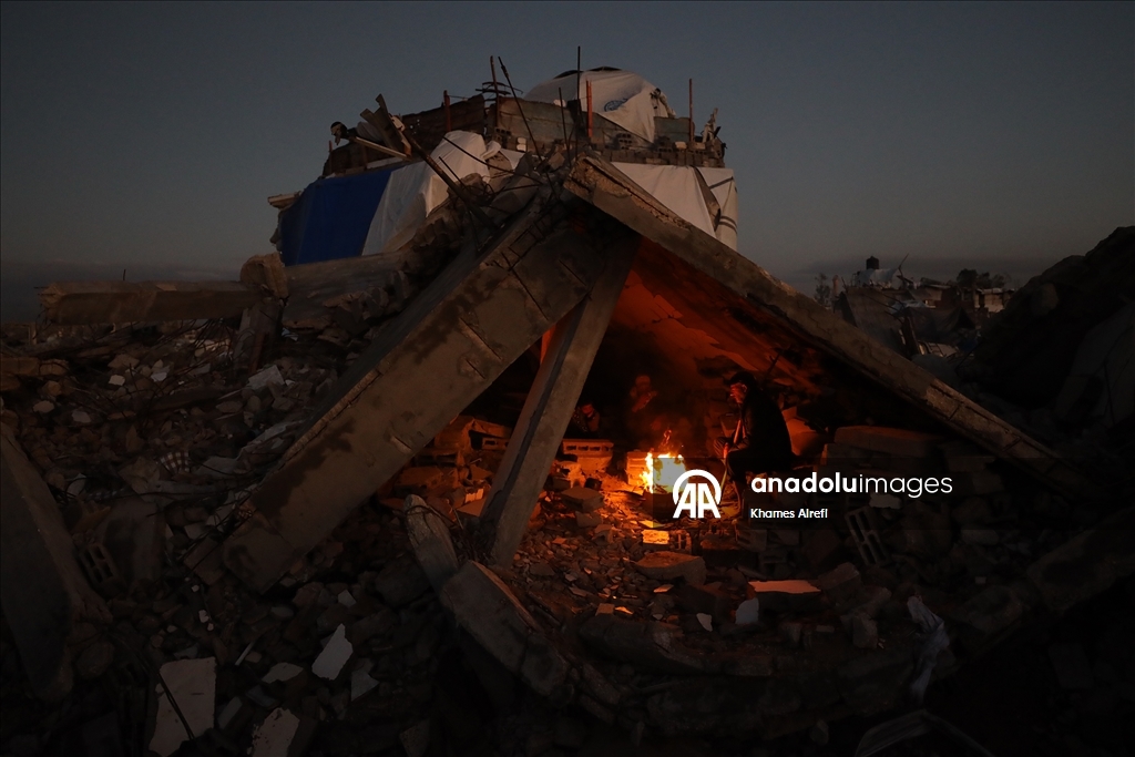 Şiddetli yağış nedeniyle Gazze Şeridi'nde çadırlar su altında kaldı