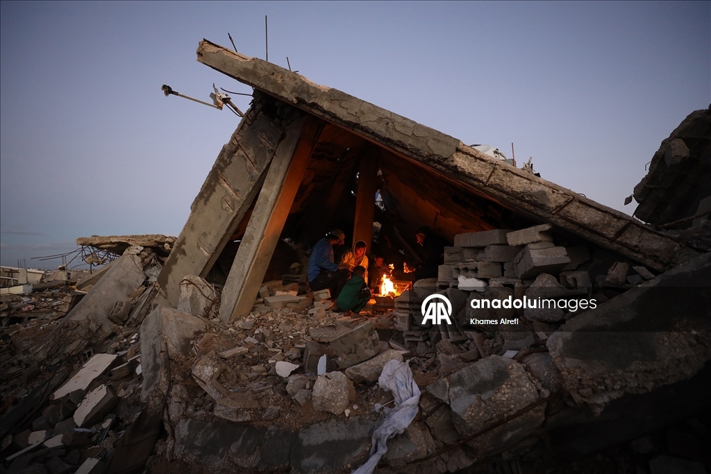 Şiddetli yağış nedeniyle Gazze Şeridi'nde çadırlar su altında kaldı