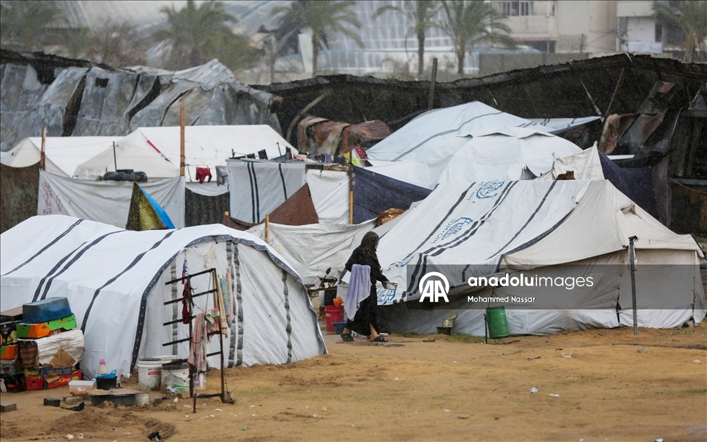 Şiddetli yağış nedeniyle Gazze Şeridi'nde çadırlar su altında kaldı