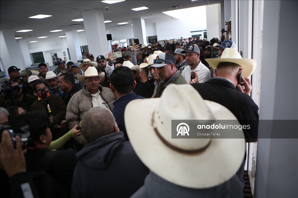 Мексиканские фермеры перекрыли дороги в Сьюдад-Хуаресе