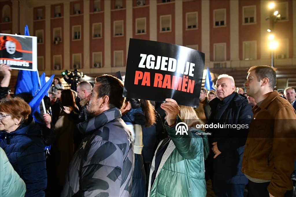 Антиправительственная акция в Албании