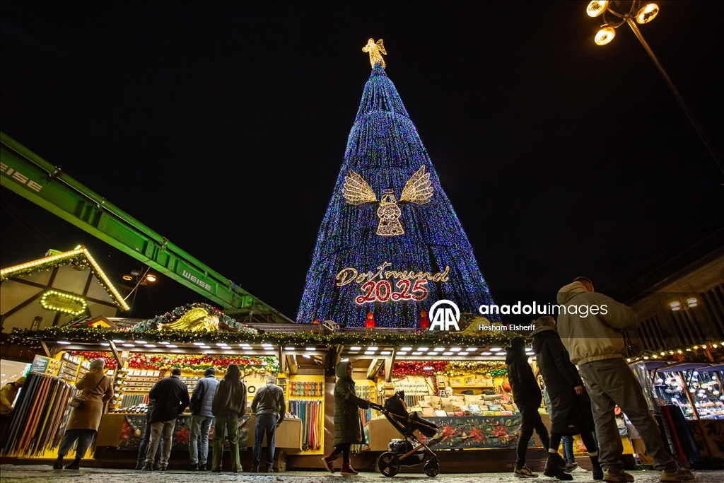 Christmas market with gigantic tree in Dortmund