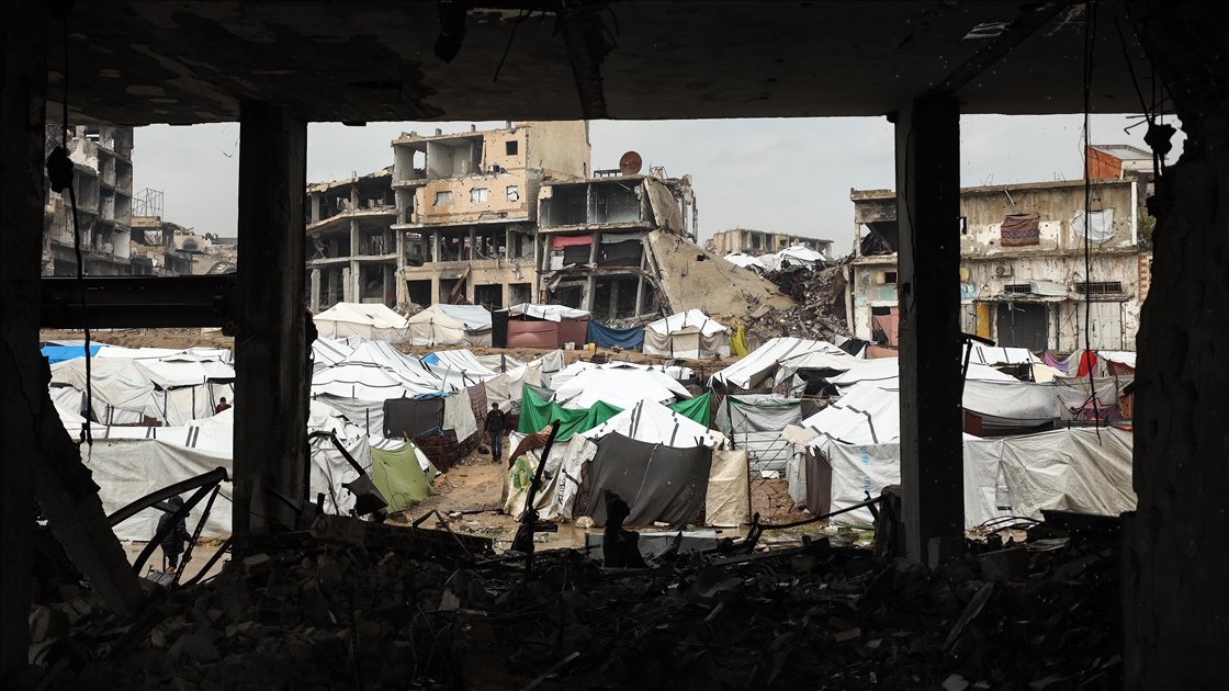 Şiddetli yağış nedeniyle Gazze Şeridi'nde çadırlar su altında kaldı