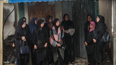 Gazze'de yoğun yağış nedeniyle İsrail saldırılarında evleri yıkılanların kaldığı çadırları su bastı