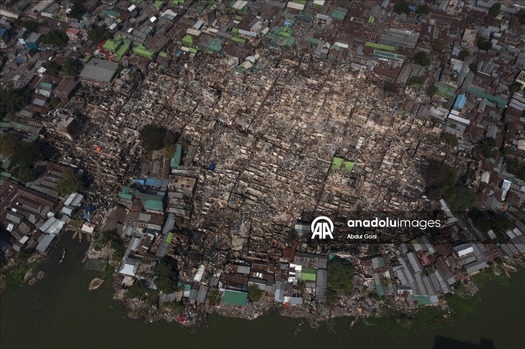 Bangladeş’te gecekondu mahallesinde çıkan yangında 1500'e yakın ev yandı