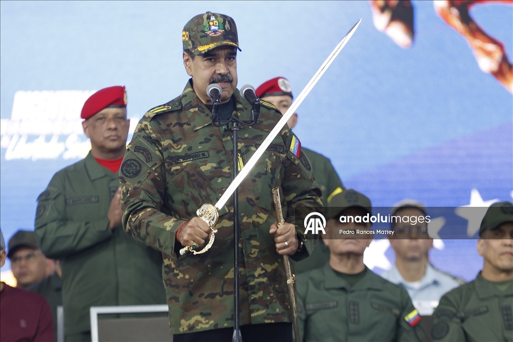 Президент Венесуэлы Николас Мадуро принял участие в военном параде в Каракасе