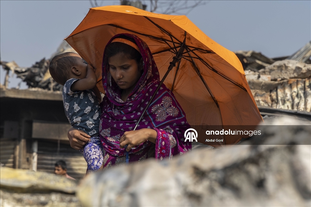 Bangladeş’te gecekondu mahallesinde çıkan yangında 1500'e yakın ev yandı
