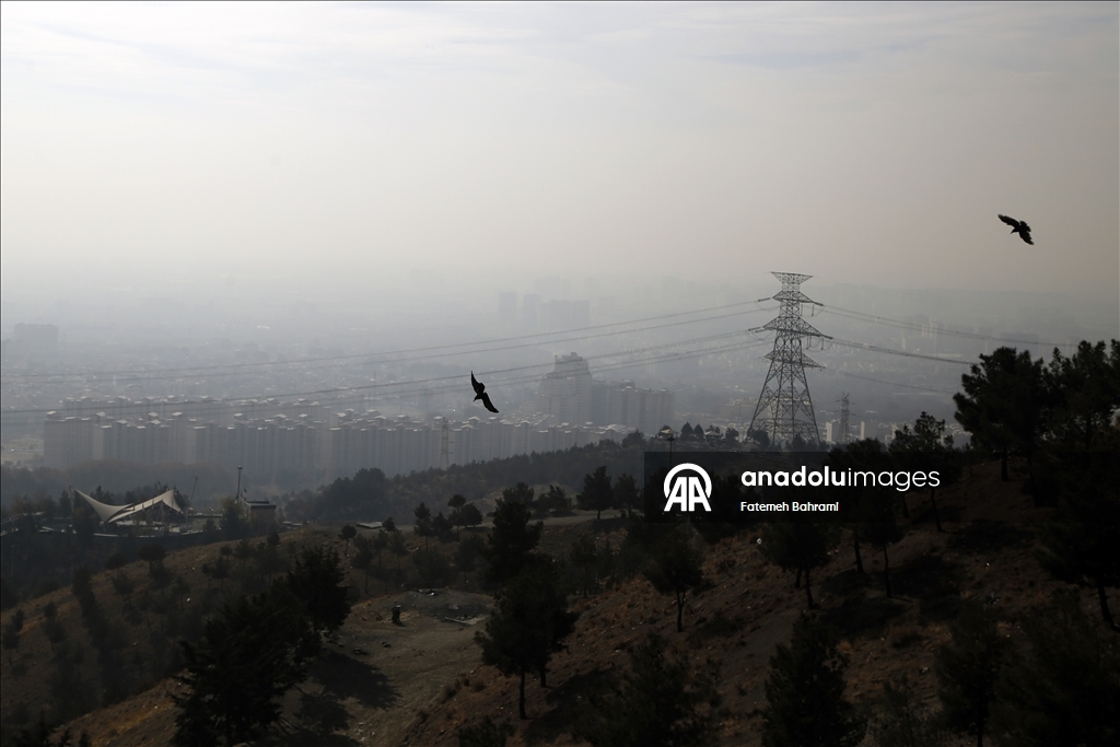 Tahran, dünyada hava kirliliği sıralamasında bugün birinci sırada yer aldı