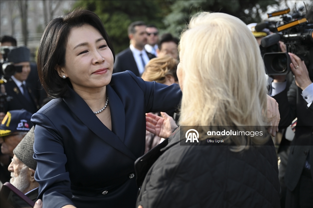 Президент Южной Кореи посетил мемориал «Туркам, сражавшимся в Корее» в Анкаре