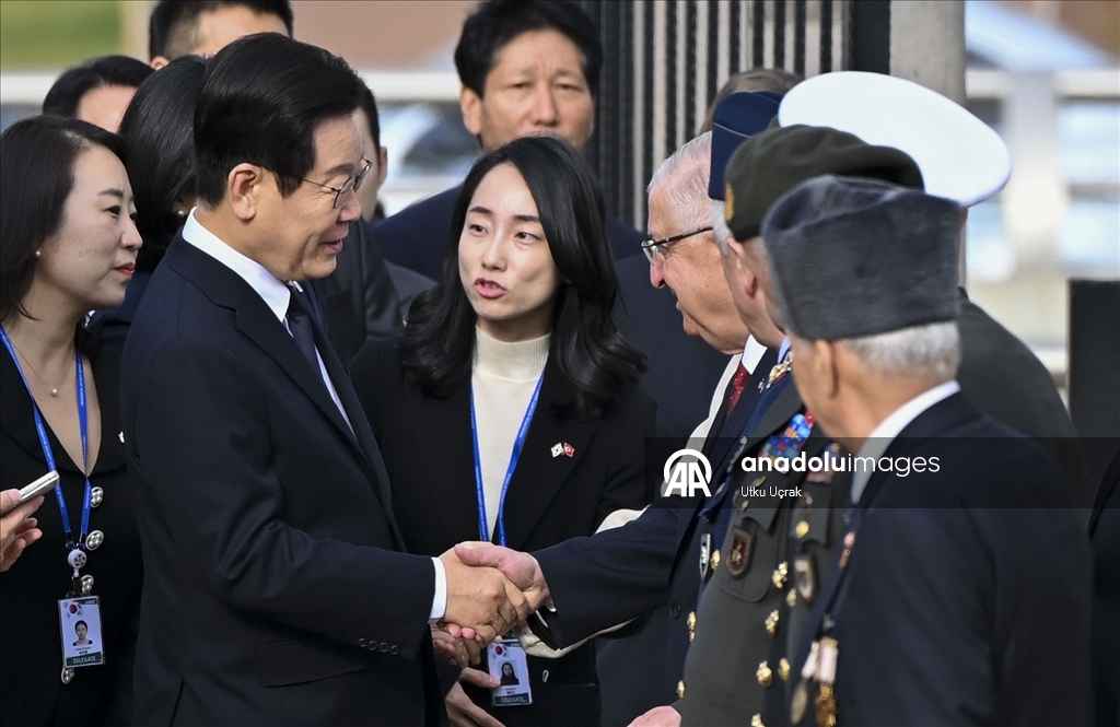 Президент Южной Кореи посетил мемориал «Туркам, сражавшимся в Корее» в Анкаре