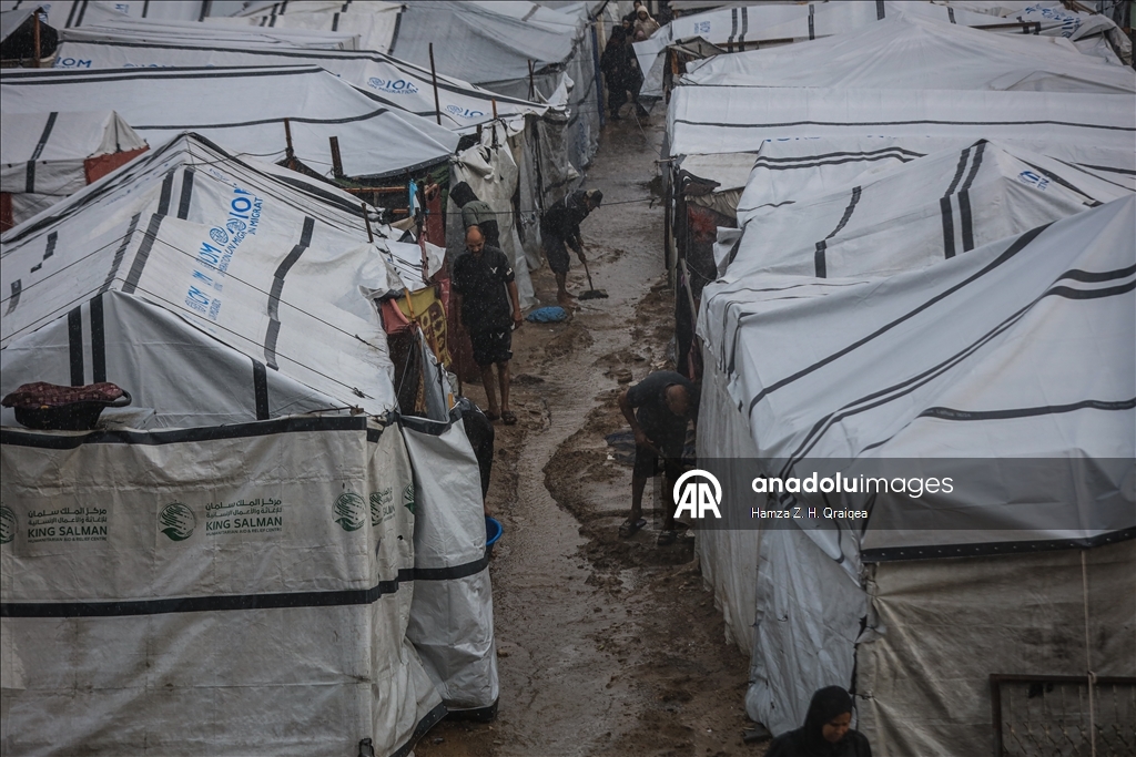 В Газе палатки палестинцев оказались затоплены из-за сильных дождей