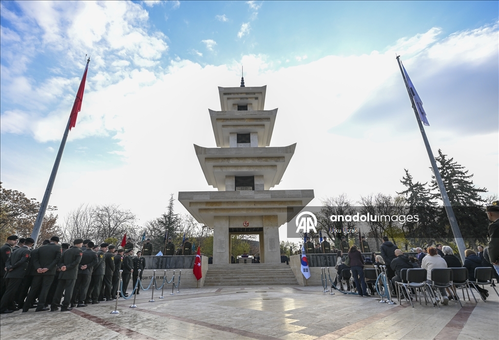 Президент Южной Кореи посетил мемориал «Туркам, сражавшимся в Корее» в Анкаре